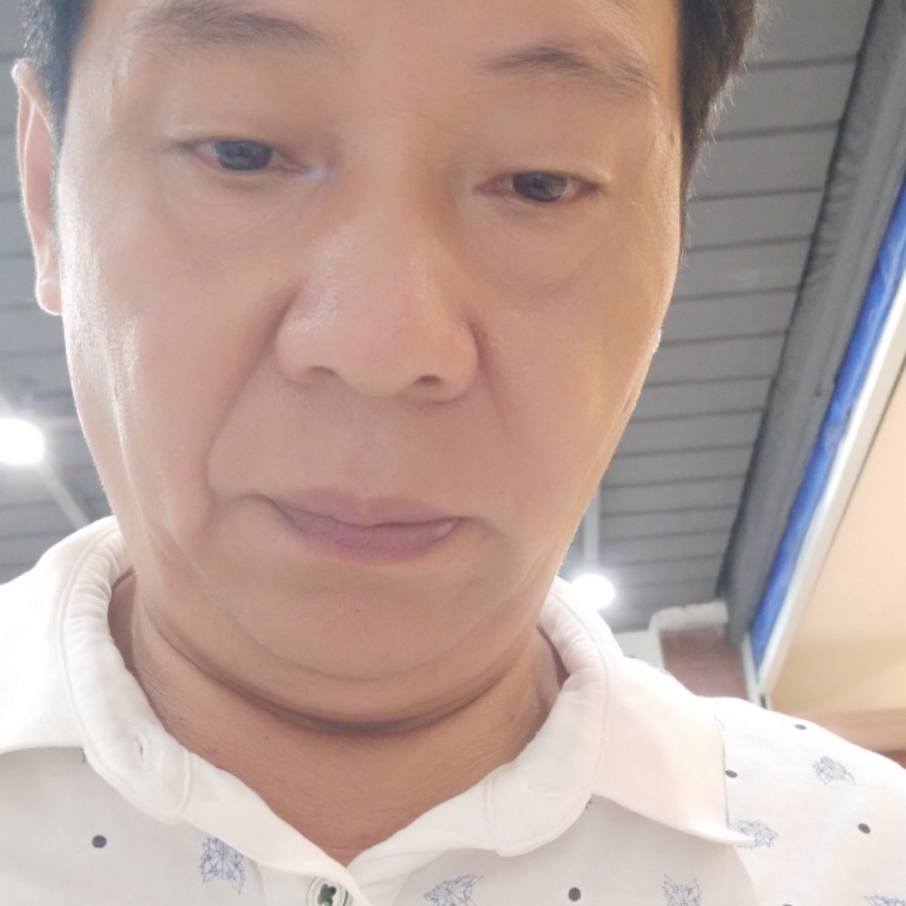 红牛健壮的照片