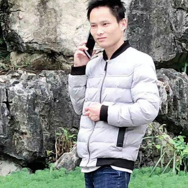 一百斤的胖子的照片