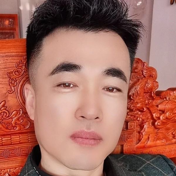 灵巧凝眸河马的照片