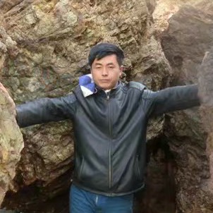 在对时间等对的人的照片