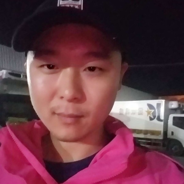 既白何必黑的照片