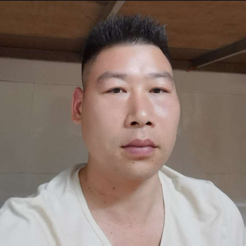 尊敬浅吻白开水的照片
