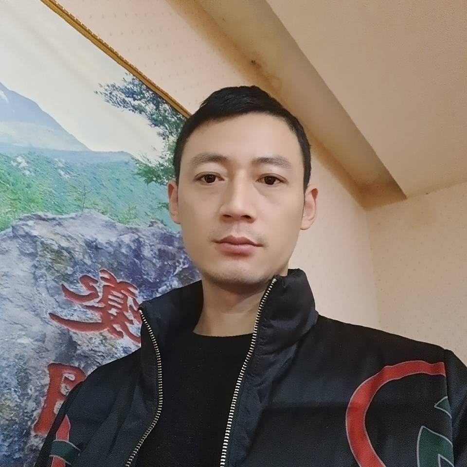 眯眯眼苦恋铃铛的照片