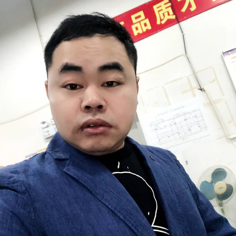 连成、的照片