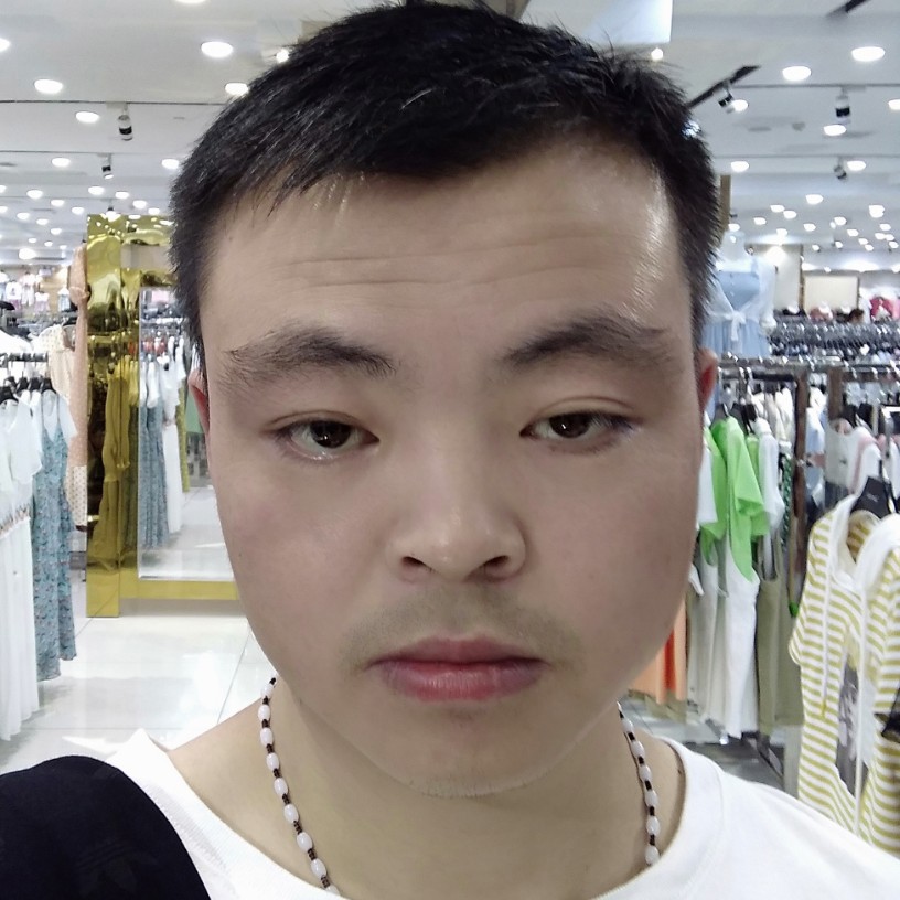 爱撒娇漫步大叔的照片