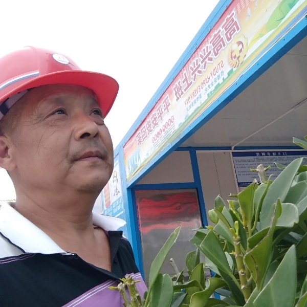 碧蓝漫步指甲油的照片