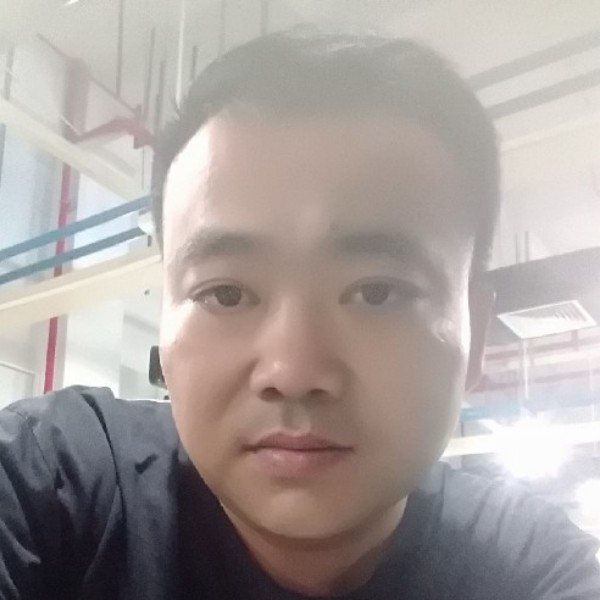 欣赏下雨的夜的照片