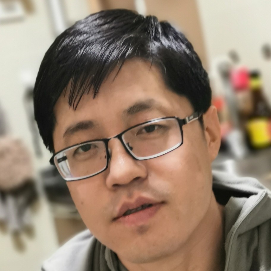 愉快闻小蝴蝶的照片