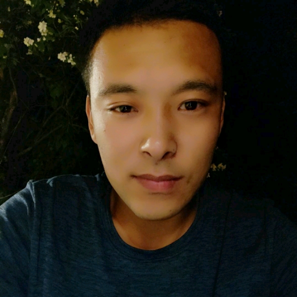 笑点低深拥小蚂蚁的照片