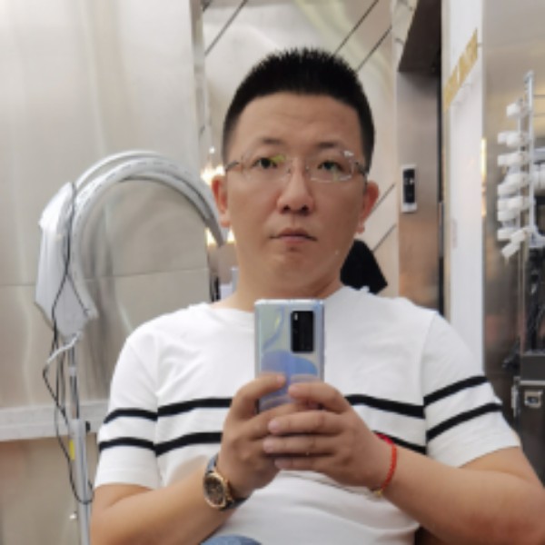 守塔英雄的照片
