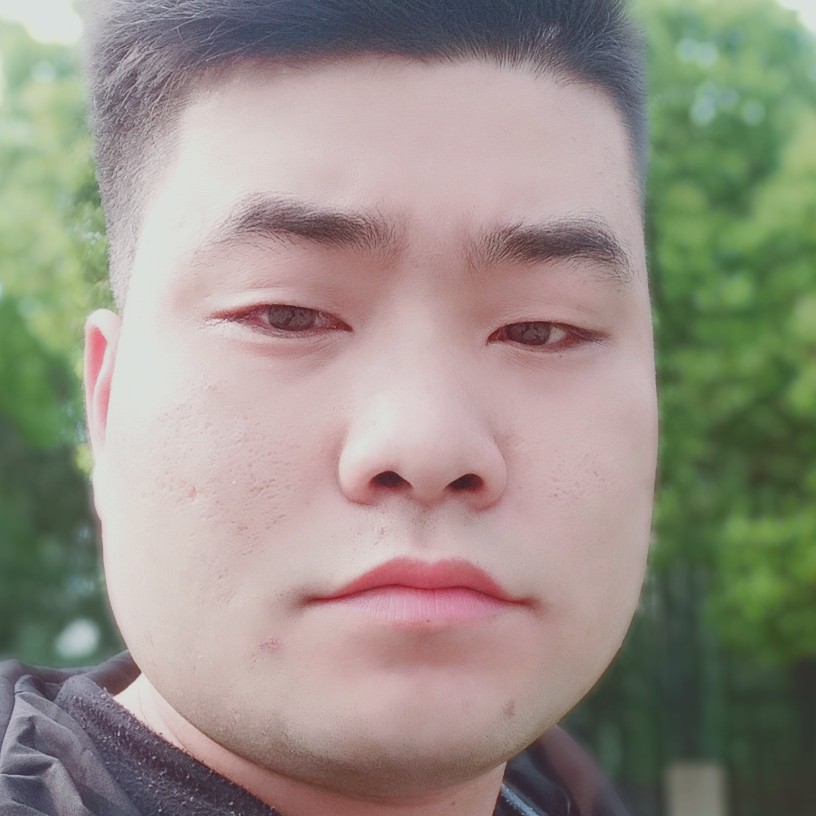 怡然漫步晨曦的照片