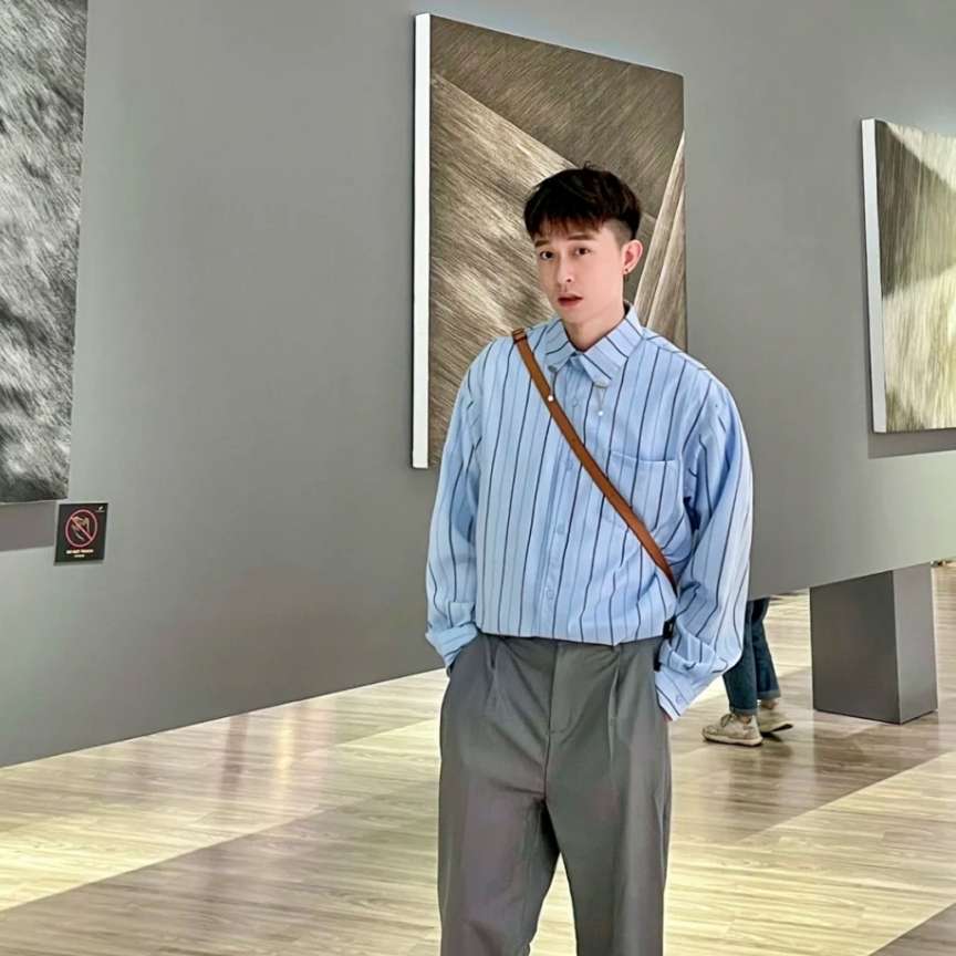 英勇就眼睛的照片