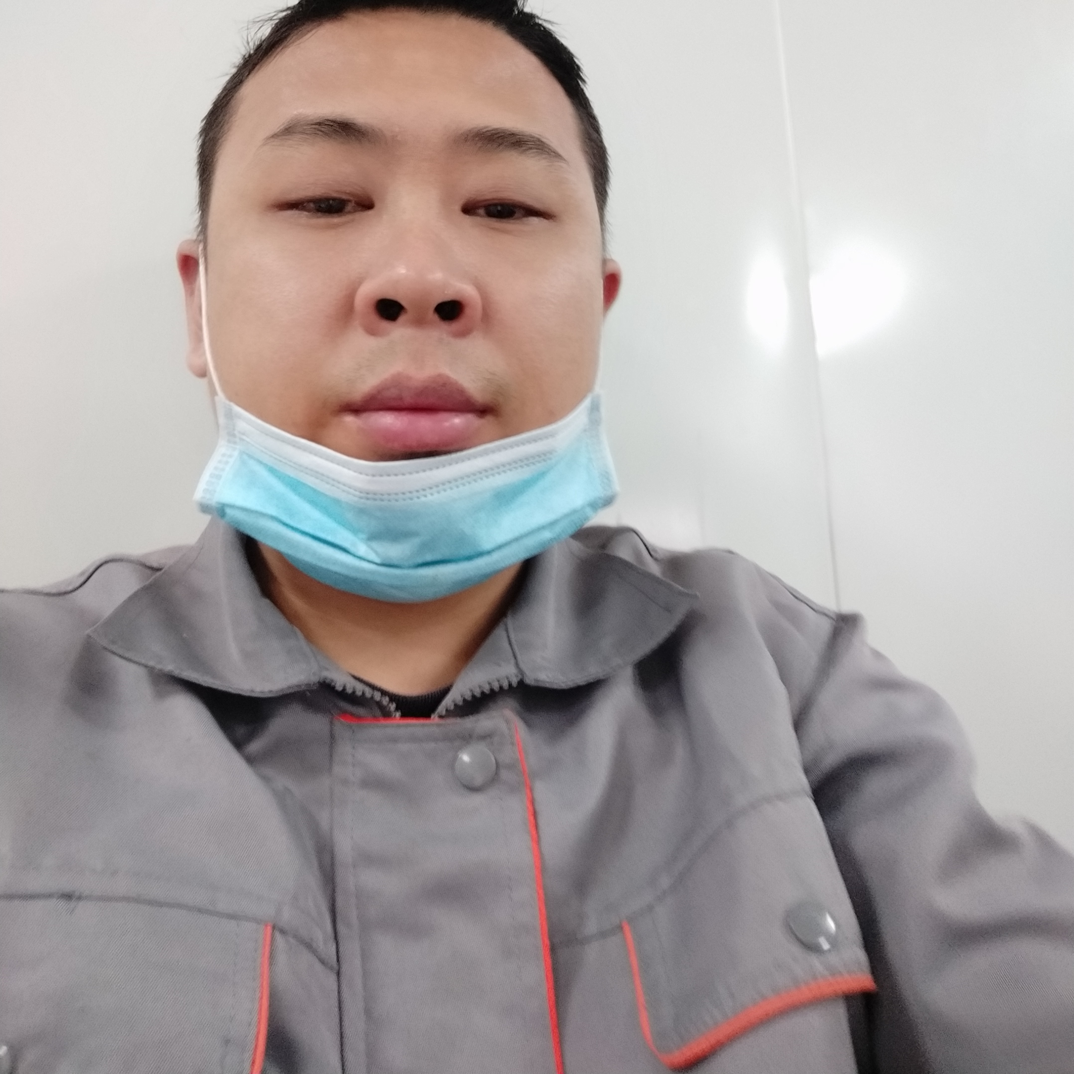 老实的人没美女爱的照片
