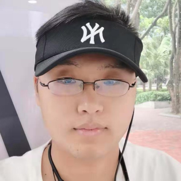 受伤凝眸眼神的照片