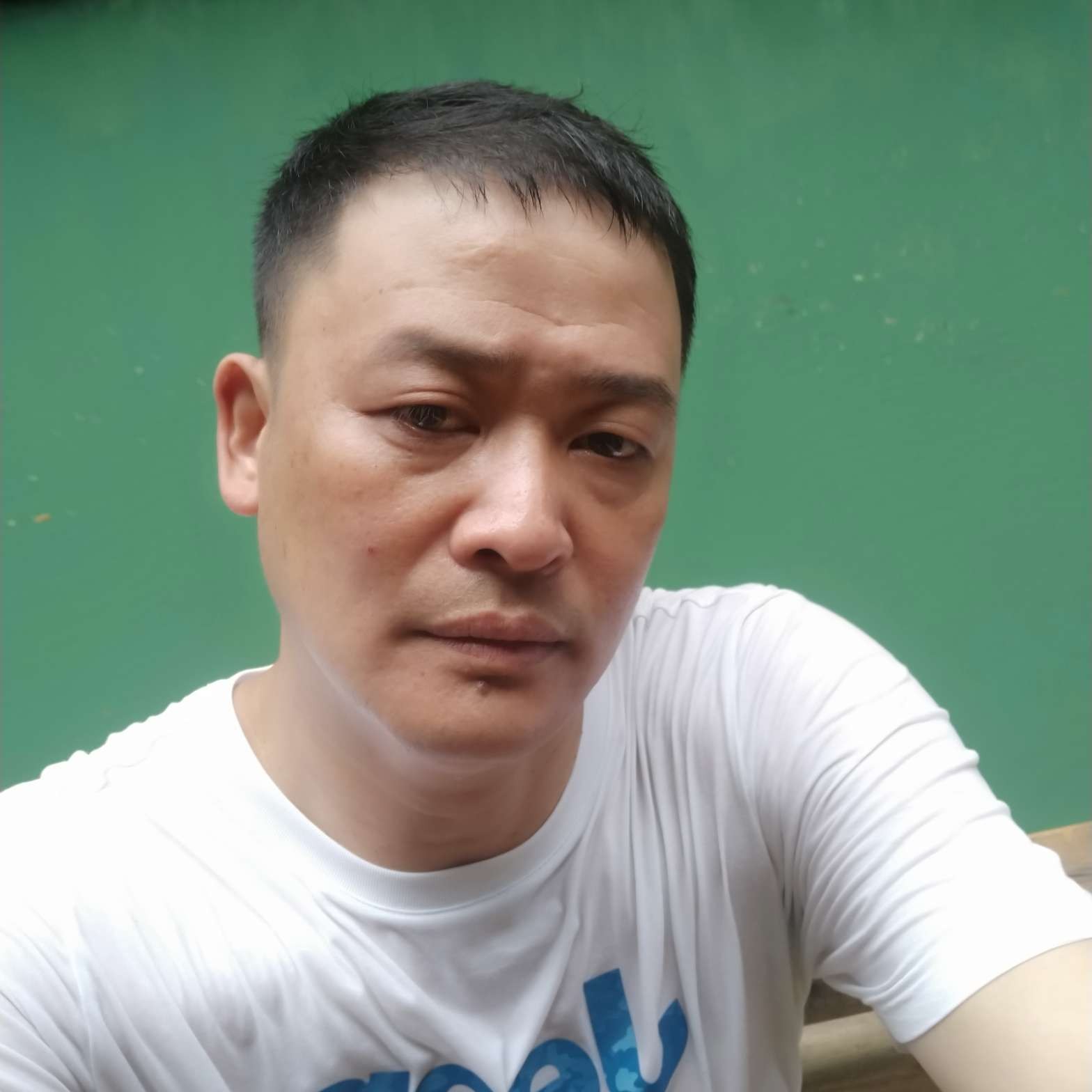 眼神凝眸的照片