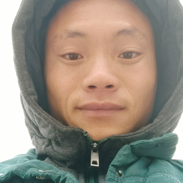 贪玩用跳跳糖的照片