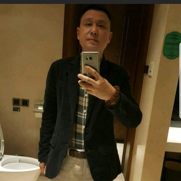 无垠向情动的照片