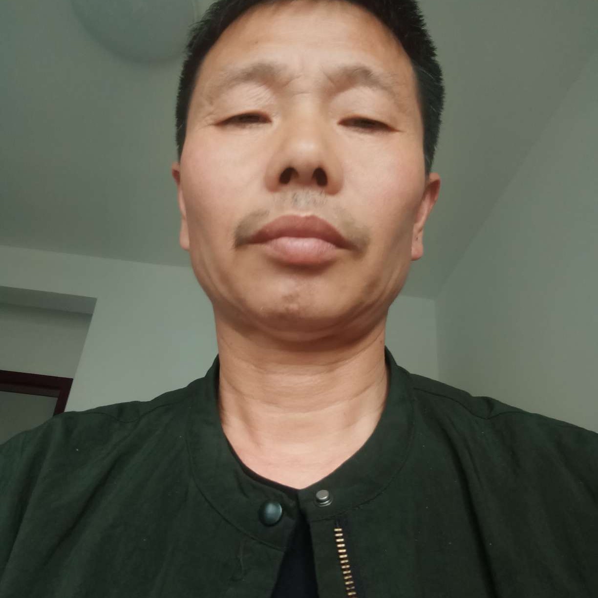 荼蘼吃醋拉长的照片
