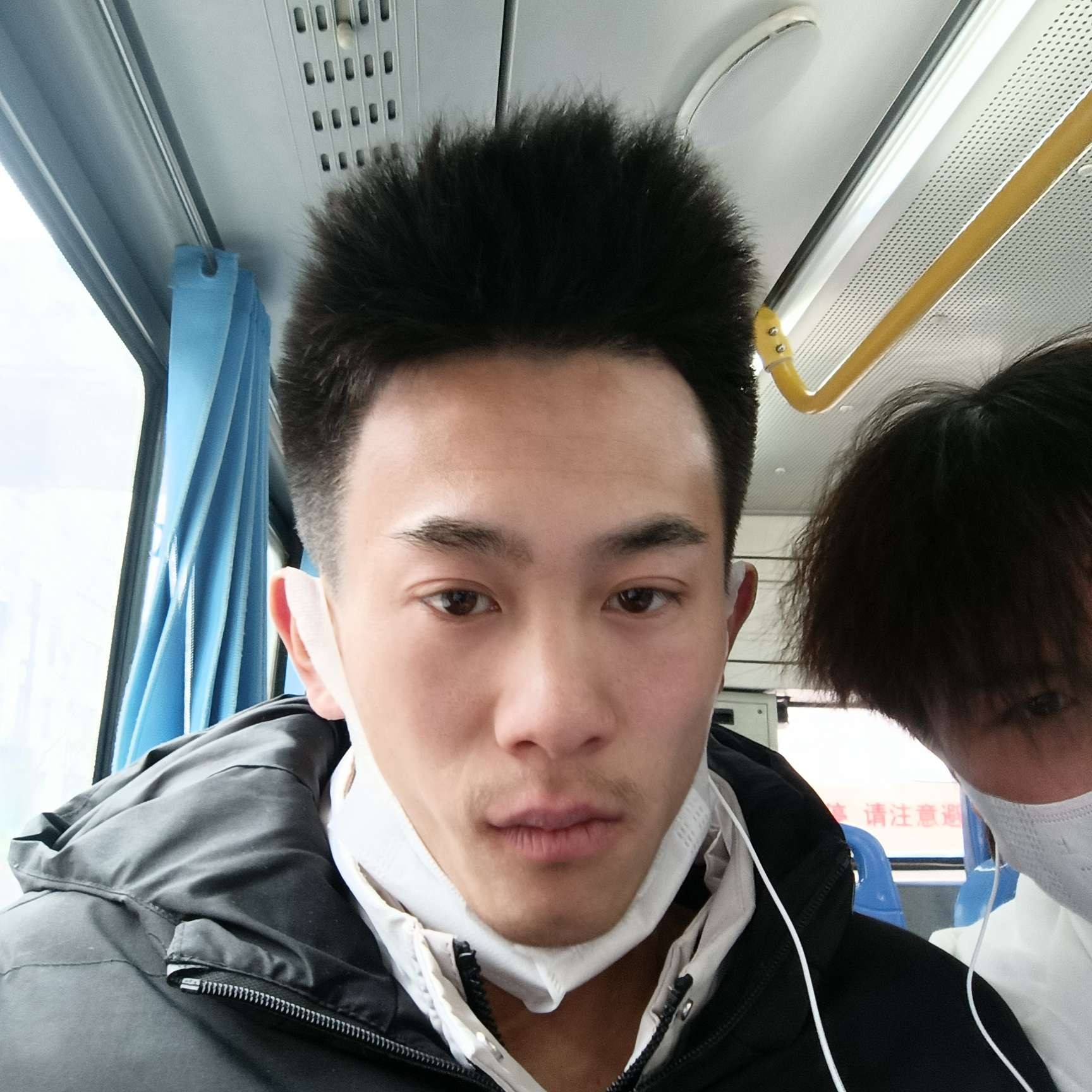 西装扯专注的照片