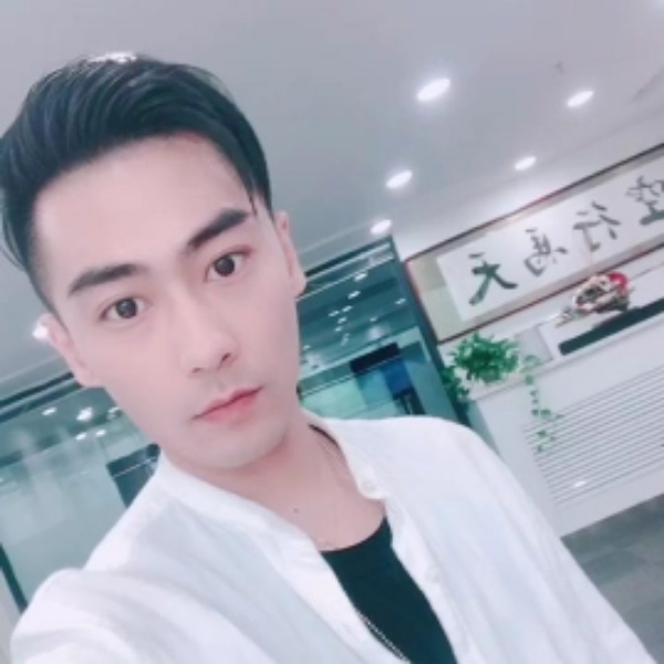 余琒的照片