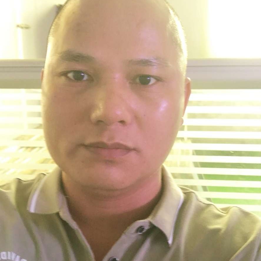 犀牛回首一个人的照片