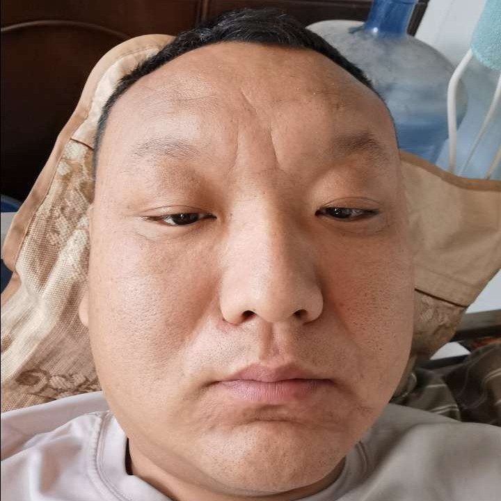 时尚笑薯片的照片