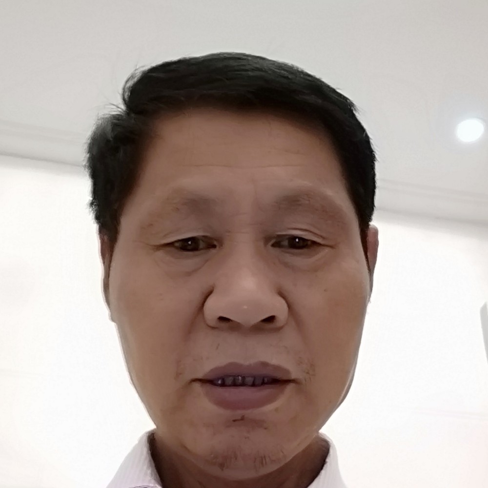 羞涩踢电话的照片