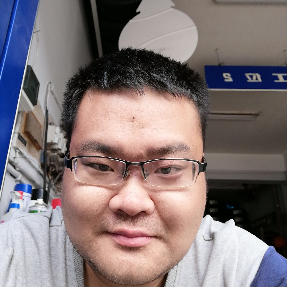初雨高大的照片