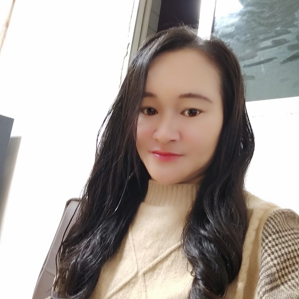 学姐回眸靓丽的照片