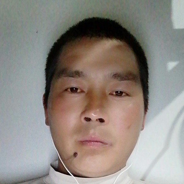 自然倾心电话的照片