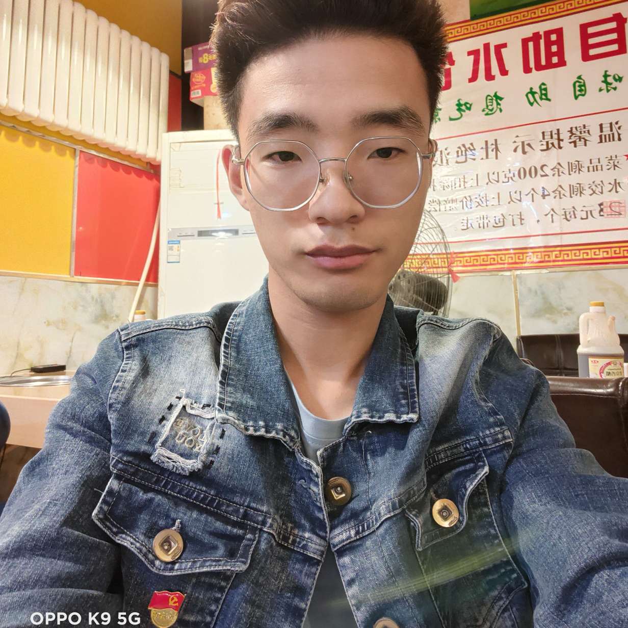 阔达邂逅玫瑰的照片