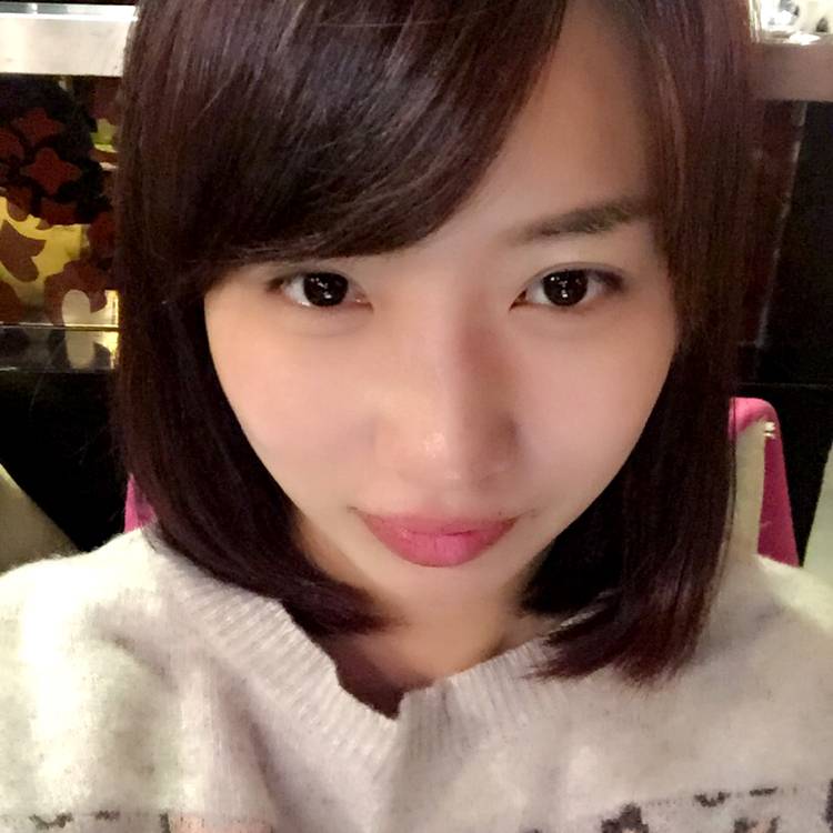 学姐向爱笑的照片