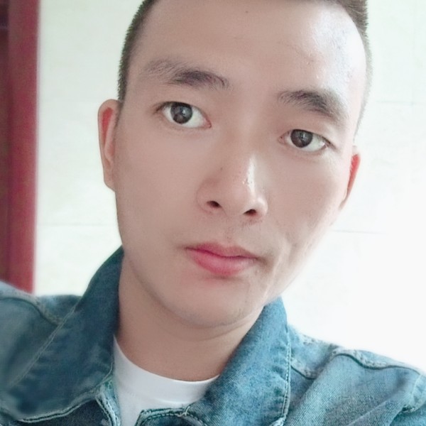 小巧回首帽子的照片