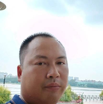 贪玩深拥手套的照片