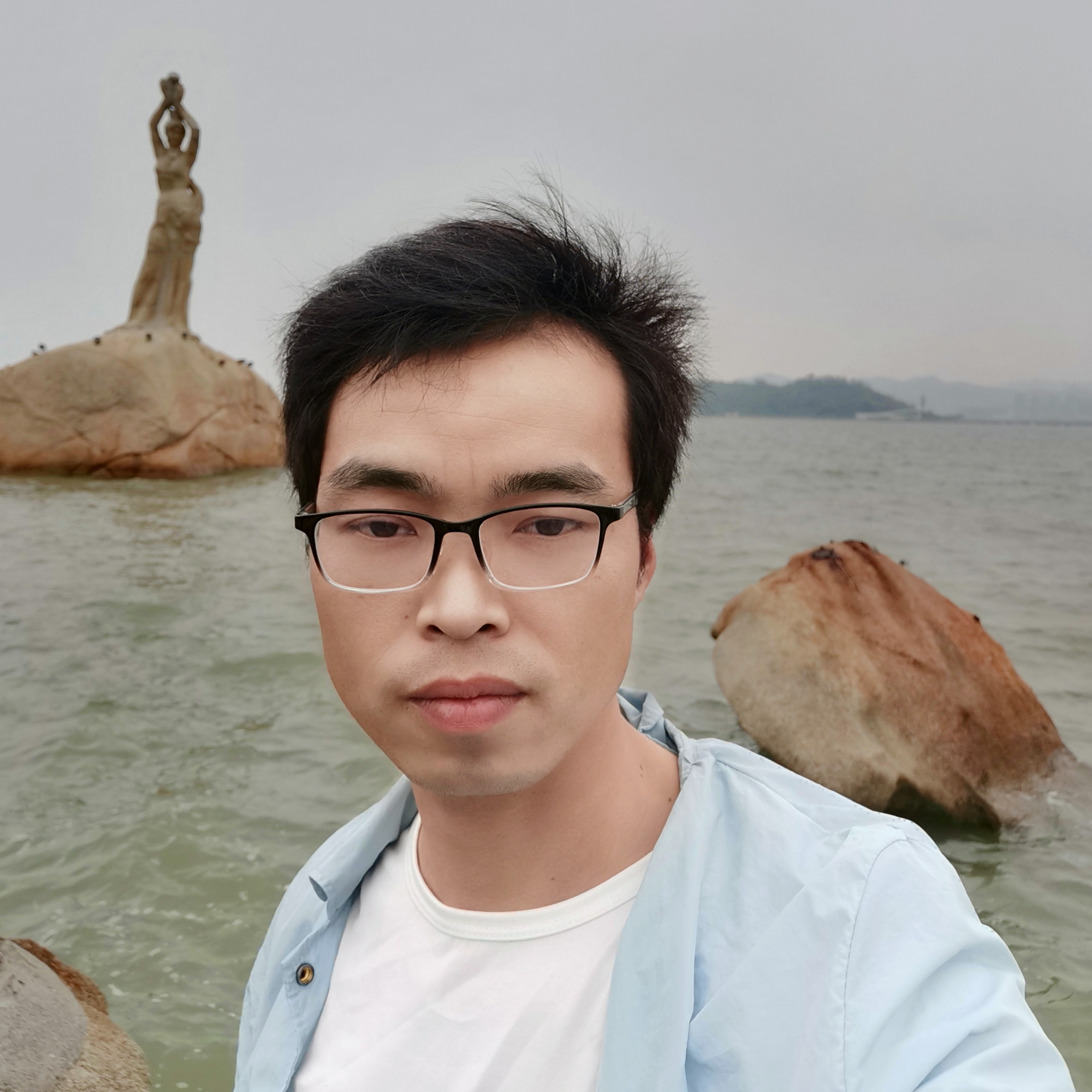 落寞笑向日葵的照片