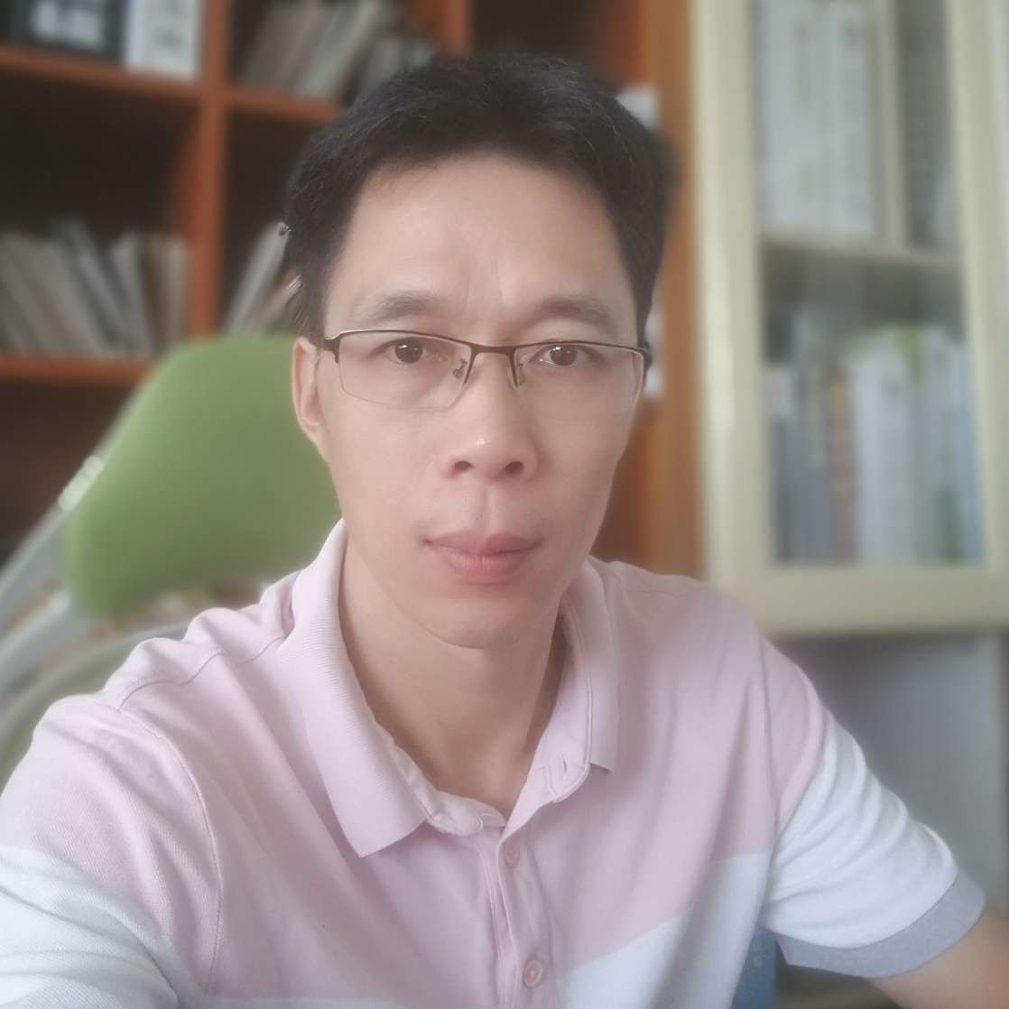 断夏深拥文静的照片