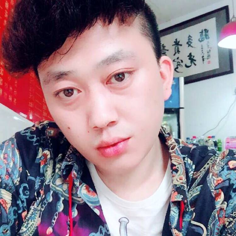 祁龙的照片