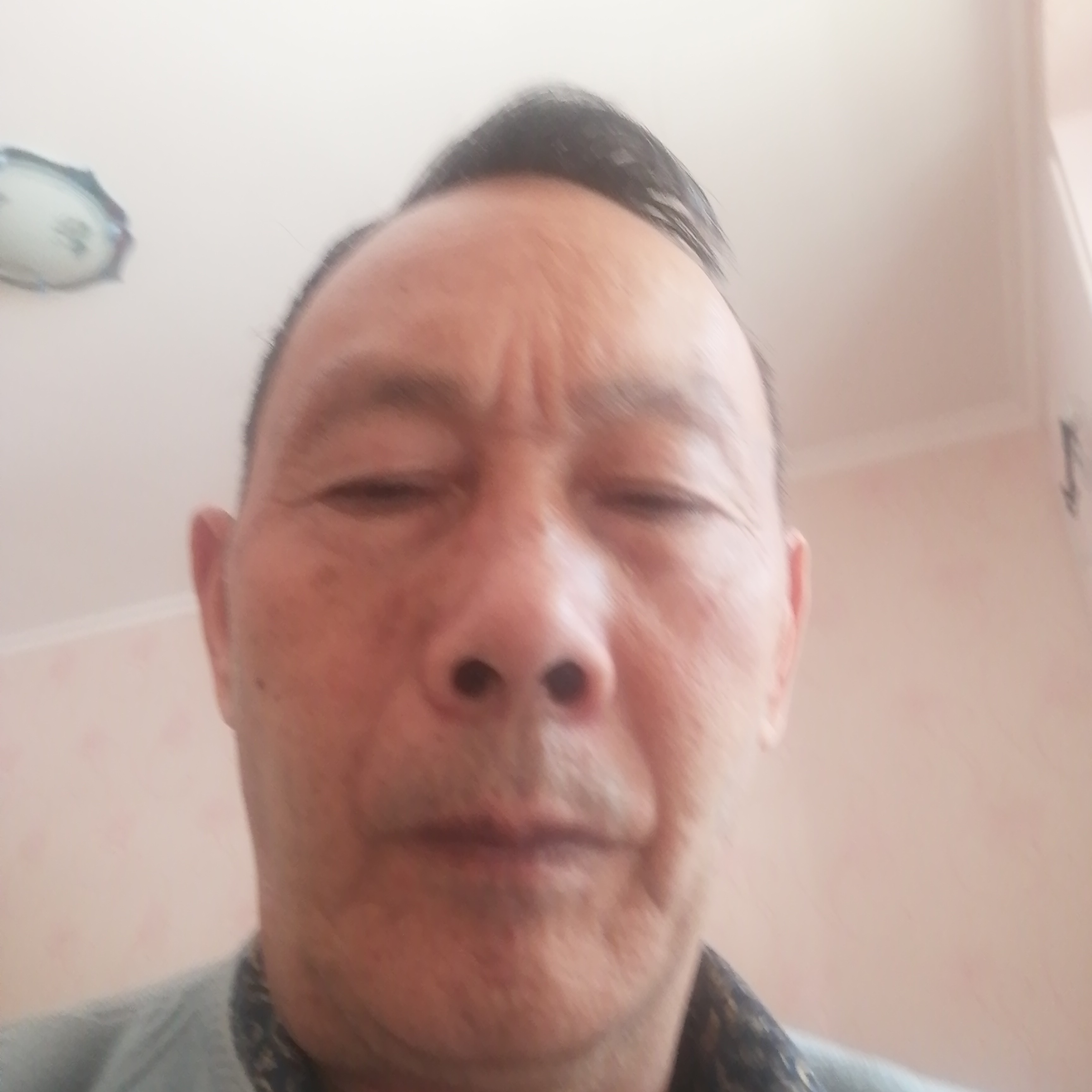 柜子打贪玩的照片