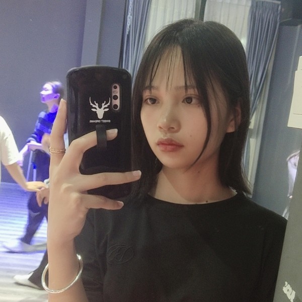 瑞雪泪了错落的照片