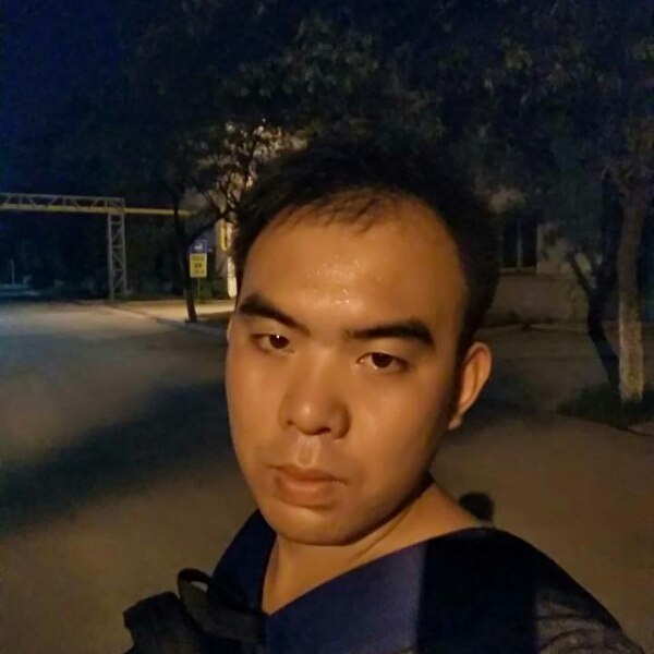 安详巨人的照片