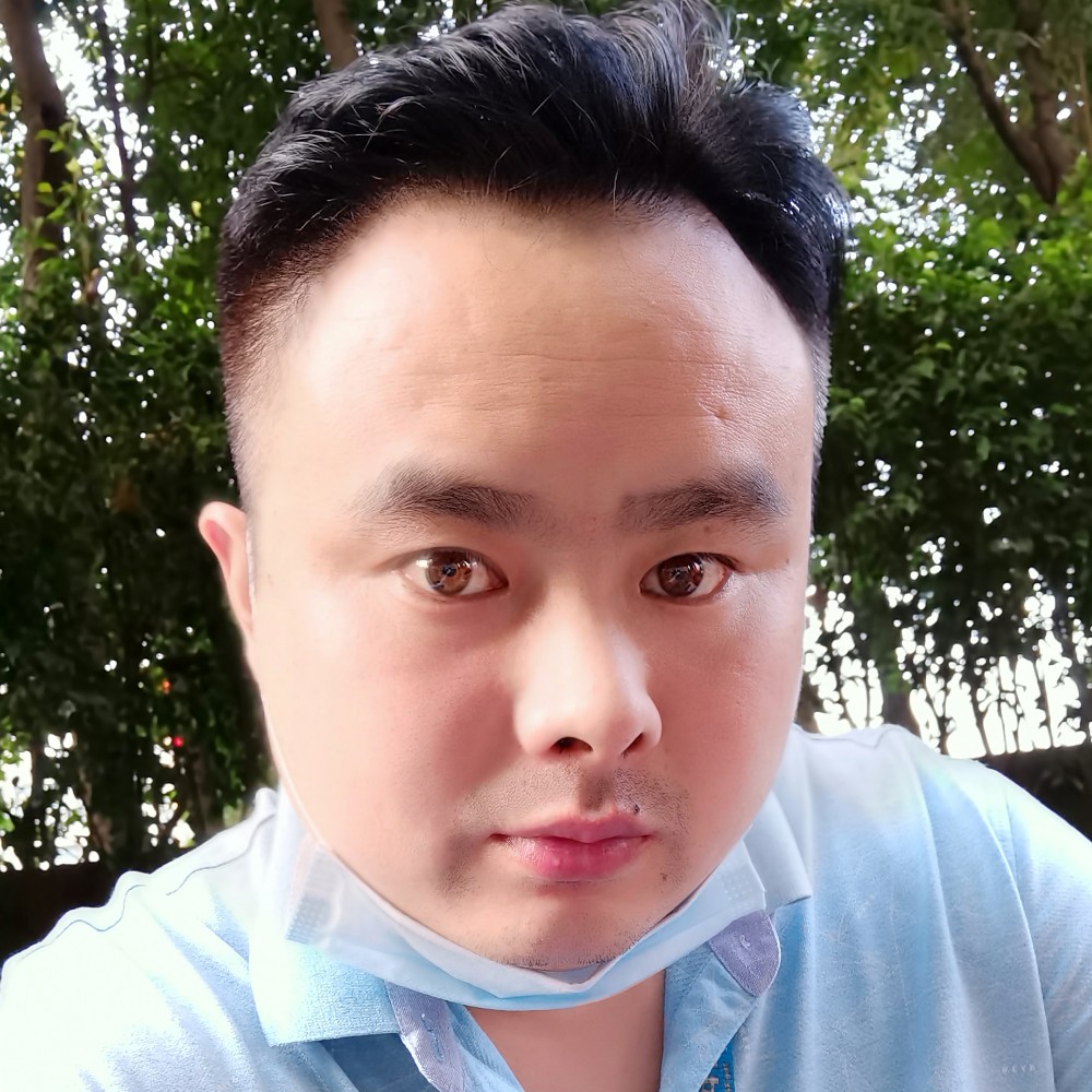 留胡子改变大叔的照片