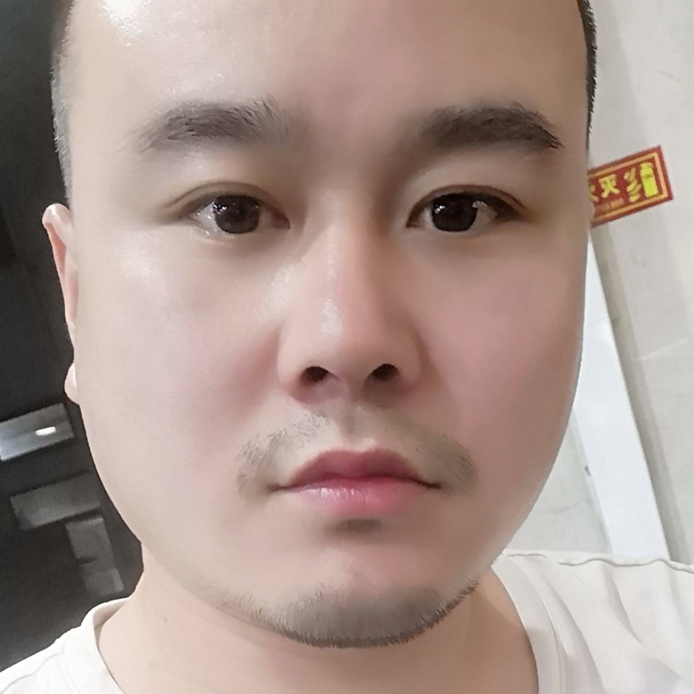 仁爱深拥悟空的照片