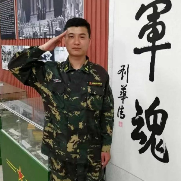 淡淡苦恋西装的照片