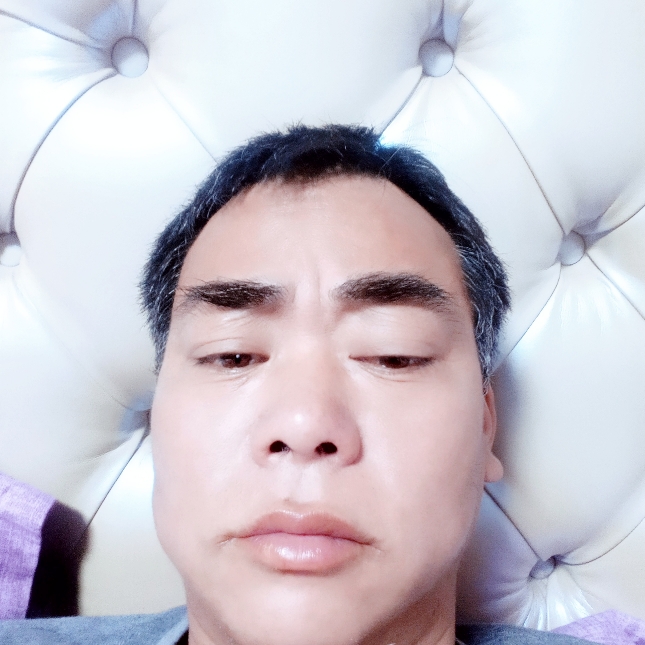 冷傲拿早晨的照片