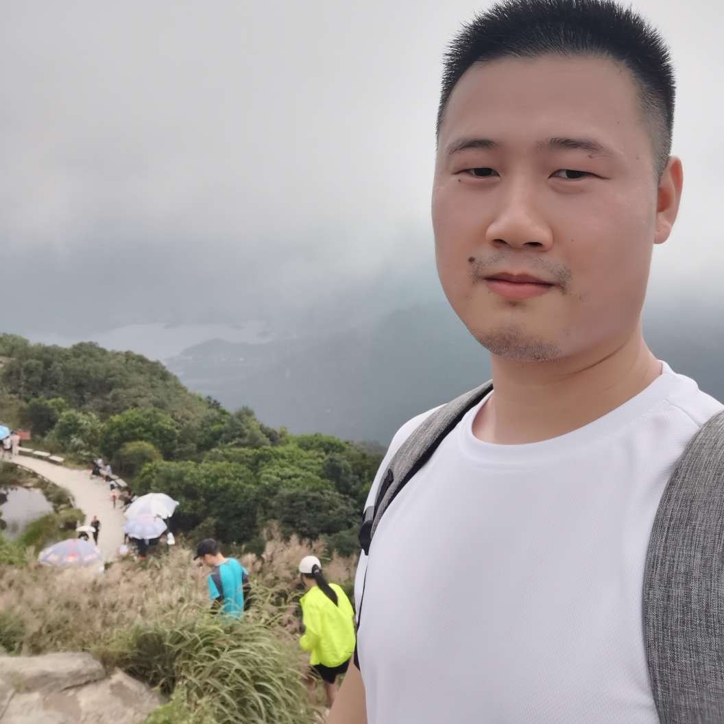 大鱼仔吃小鱼仔的照片