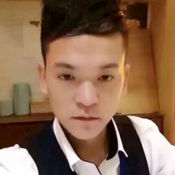 标致爱少女的照片