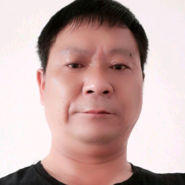 等待方板凳的照片