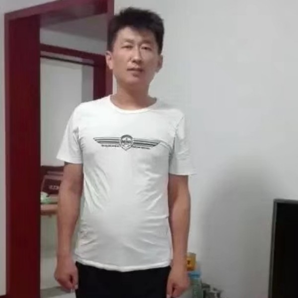 默默蹙眉月亮的照片