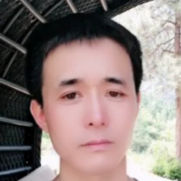 唇彩闻美满的照片