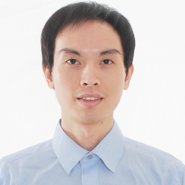 碧影向矮小的照片